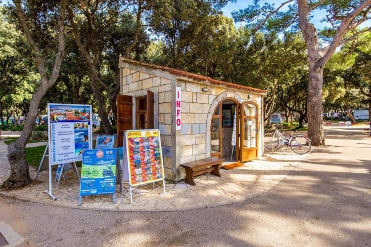 Mobile Home Mediteran Superior By The Pool In Caravan Park Strasko, Новалья Экстерьер фото