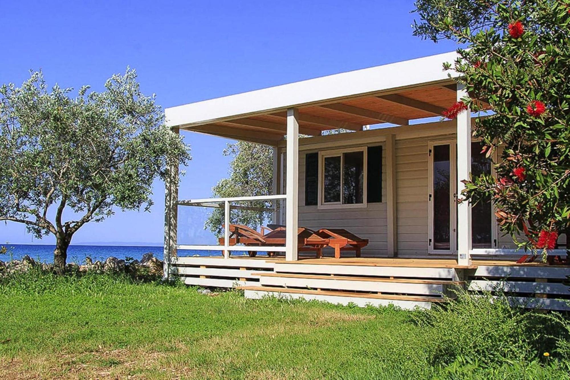 Mobile Home Mediteran Superior By The Pool In Caravan Park Strasko, Новалья Экстерьер фото
