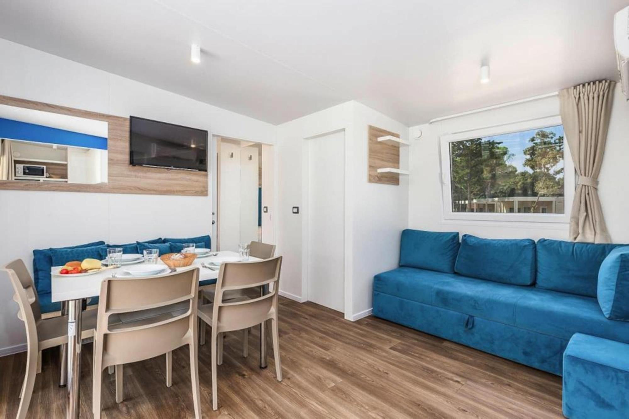 Mobile Home Mediteran Superior By The Pool In Caravan Park Strasko, Новалья Экстерьер фото